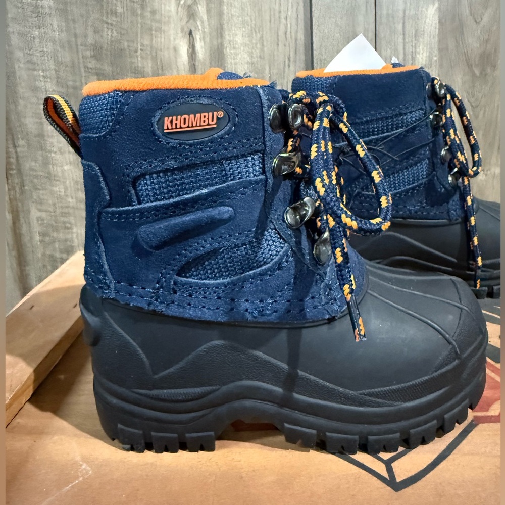 Khombu Kids' Navy and Black Snow Boots
